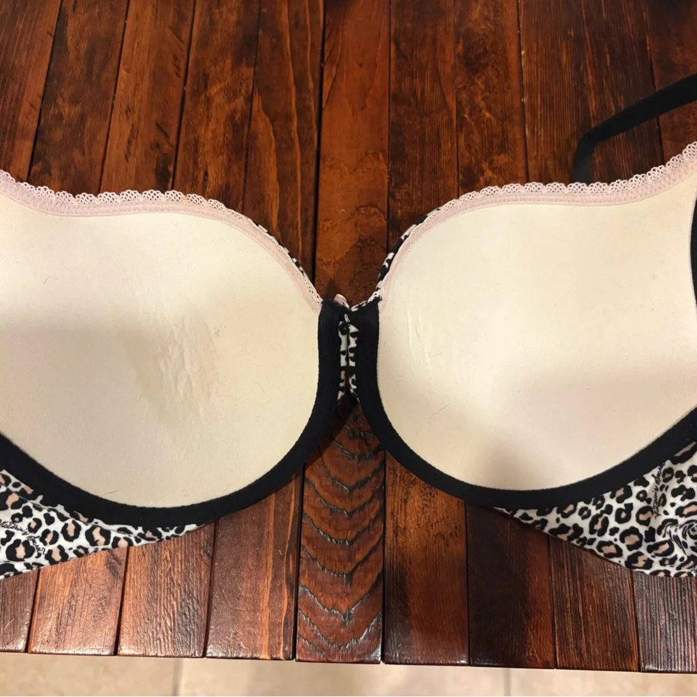 Victoria’s Secret Leopard Print Bra with Black Trim - size 34D - Picture 2 of 3